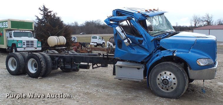 image for item DD1789 2017 Freightliner Business Class M2 truck cab and chassis