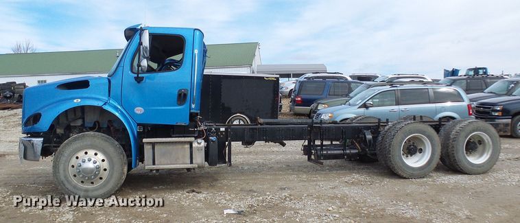image for item DD1789 2017 Freightliner Business Class M2 truck cab and chassis
