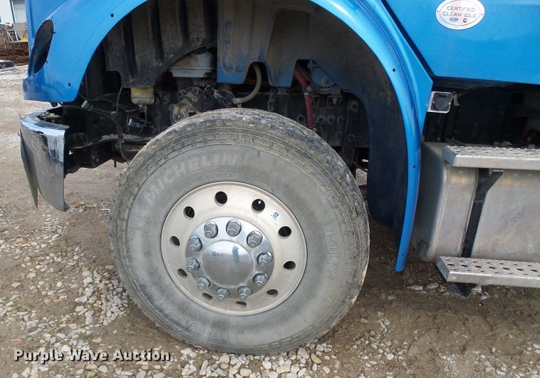 image for item DD1789 2017 Freightliner Business Class M2 truck cab and chassis