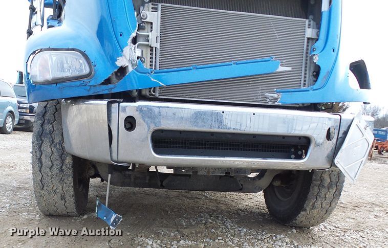 image for item DD1789 2017 Freightliner Business Class M2 truck cab and chassis