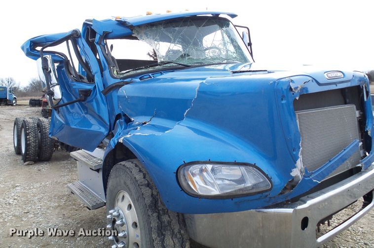 image for item DD1789 2017 Freightliner Business Class M2 truck cab and chassis