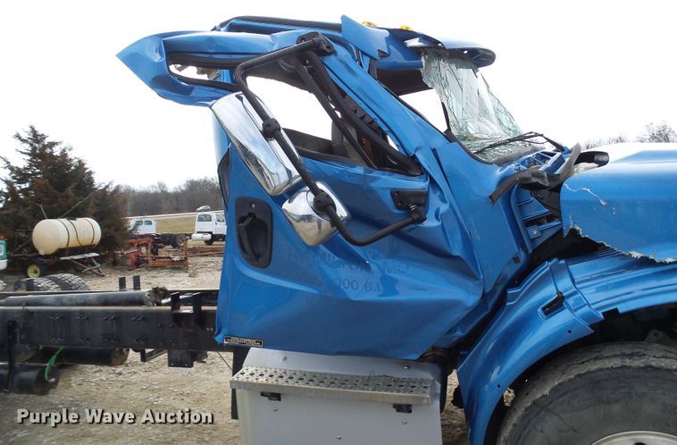 image for item DD1789 2017 Freightliner Business Class M2 truck cab and chassis