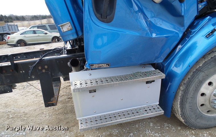 image for item DD1789 2017 Freightliner Business Class M2 truck cab and chassis