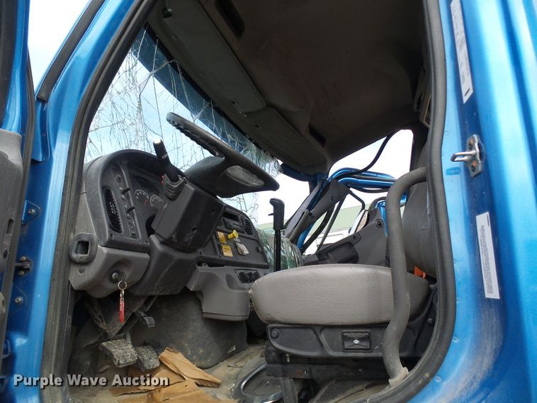 image for item DD1789 2017 Freightliner Business Class M2 truck cab and chassis