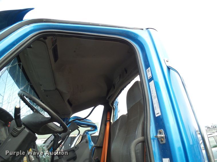 image for item DD1789 2017 Freightliner Business Class M2 truck cab and chassis