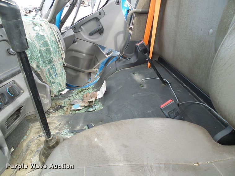 image for item DD1789 2017 Freightliner Business Class M2 truck cab and chassis