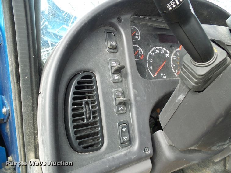 image for item DD1789 2017 Freightliner Business Class M2 truck cab and chassis