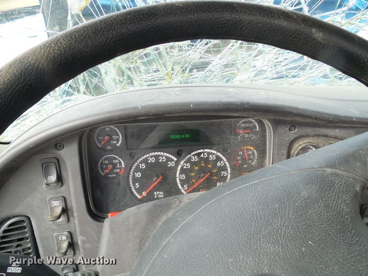 image for item DD1789 2017 Freightliner Business Class M2 truck cab and chassis