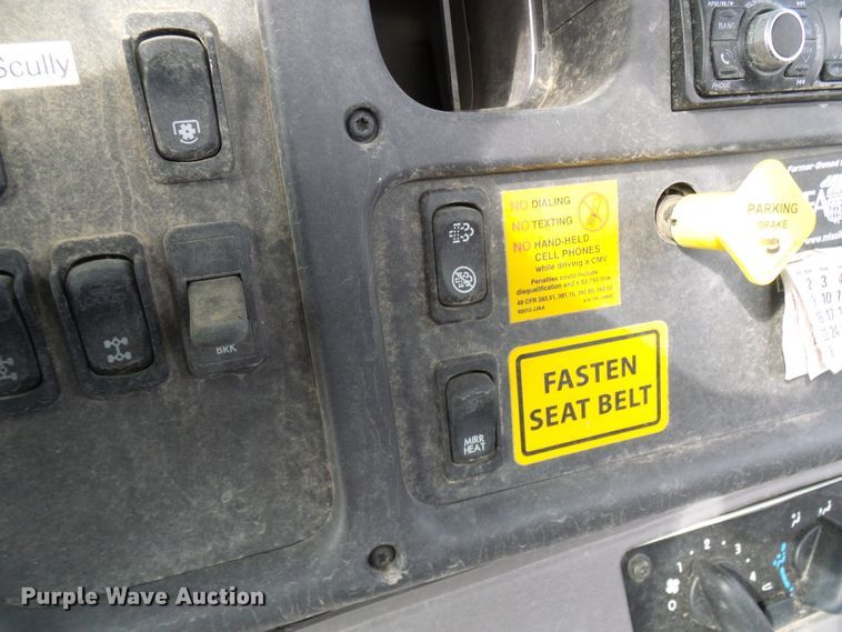 image for item DD1789 2017 Freightliner Business Class M2 truck cab and chassis