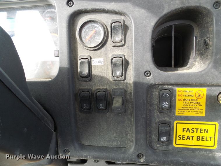 image for item DD1789 2017 Freightliner Business Class M2 truck cab and chassis