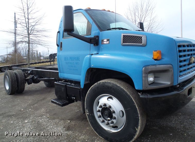 image for item DD1793 2006 Chevrolet C7500 truck cab and chassis