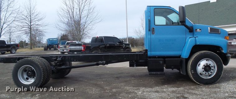 image for item DD1793 2006 Chevrolet C7500 truck cab and chassis
