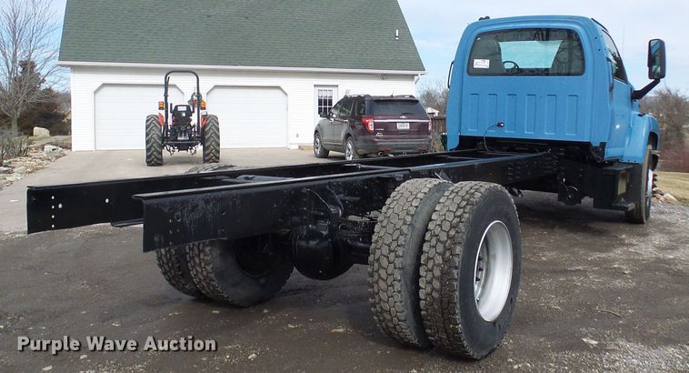image for item DD1793 2006 Chevrolet C7500 truck cab and chassis