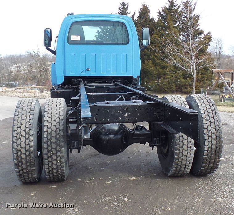 image for item DD1793 2006 Chevrolet C7500 truck cab and chassis