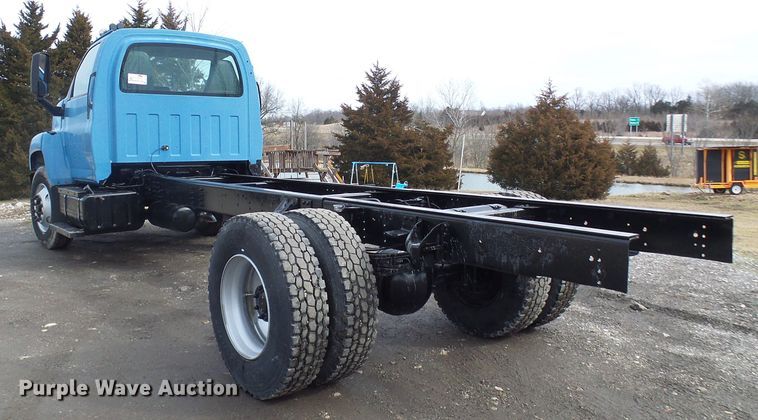 image for item DD1793 2006 Chevrolet C7500 truck cab and chassis