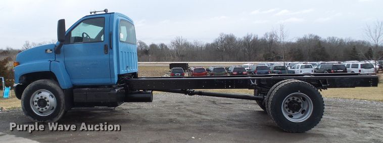 image for item DD1793 2006 Chevrolet C7500 truck cab and chassis