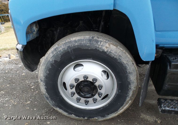 image for item DD1793 2006 Chevrolet C7500 truck cab and chassis