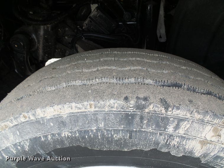 image for item DD1793 2006 Chevrolet C7500 truck cab and chassis