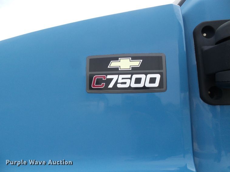 image for item DD1793 2006 Chevrolet C7500 truck cab and chassis