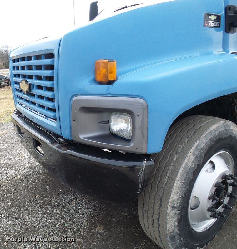 image for item DD1793 2006 Chevrolet C7500 truck cab and chassis