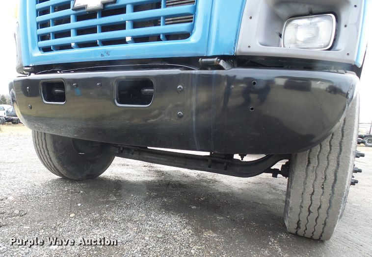 image for item DD1793 2006 Chevrolet C7500 truck cab and chassis