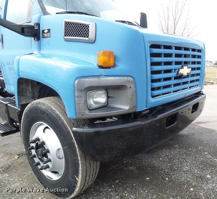 image for item DD1793 2006 Chevrolet C7500 truck cab and chassis