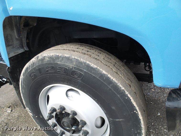 image for item DD1793 2006 Chevrolet C7500 truck cab and chassis