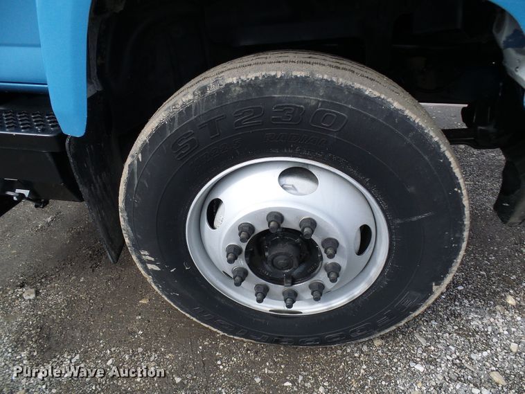 image for item DD1793 2006 Chevrolet C7500 truck cab and chassis