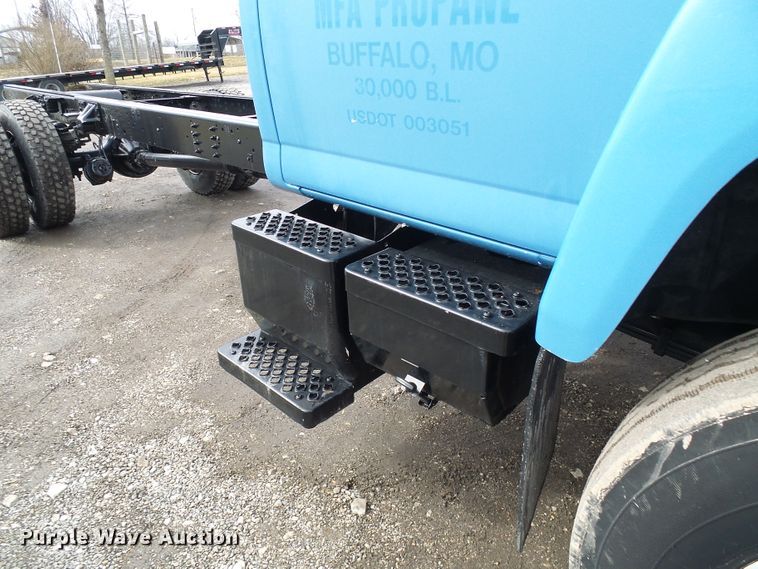 image for item DD1793 2006 Chevrolet C7500 truck cab and chassis