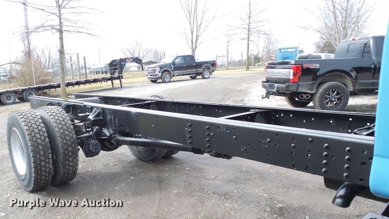 image for item DD1793 2006 Chevrolet C7500 truck cab and chassis