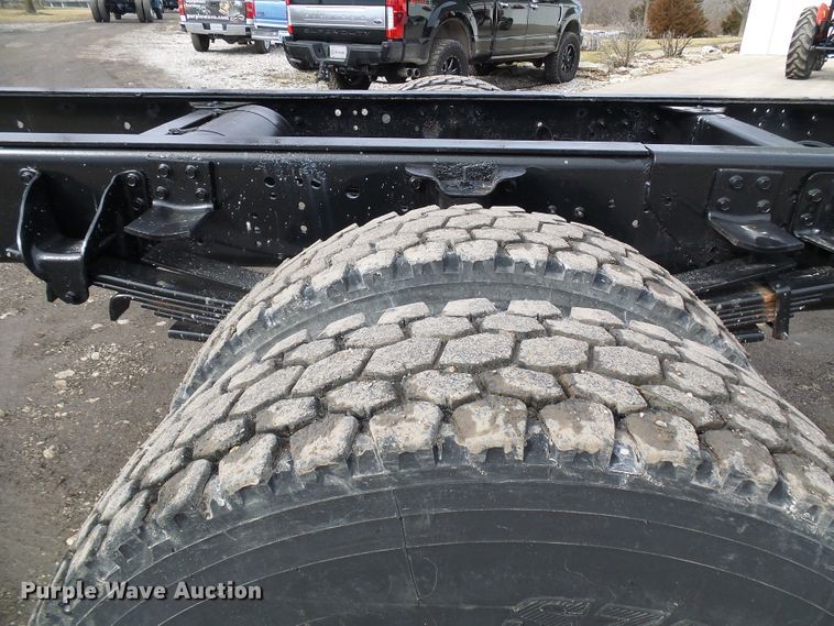 image for item DD1793 2006 Chevrolet C7500 truck cab and chassis