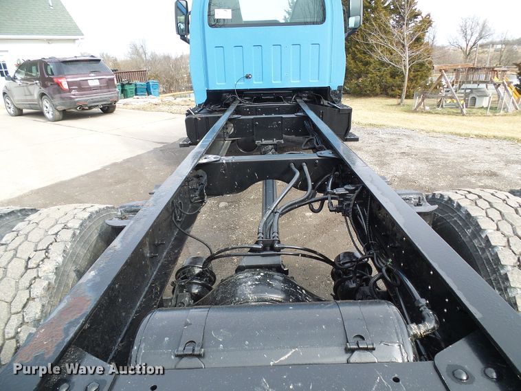 image for item DD1793 2006 Chevrolet C7500 truck cab and chassis