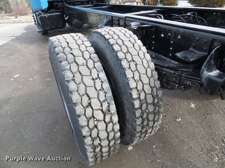 image for item DD1793 2006 Chevrolet C7500 truck cab and chassis