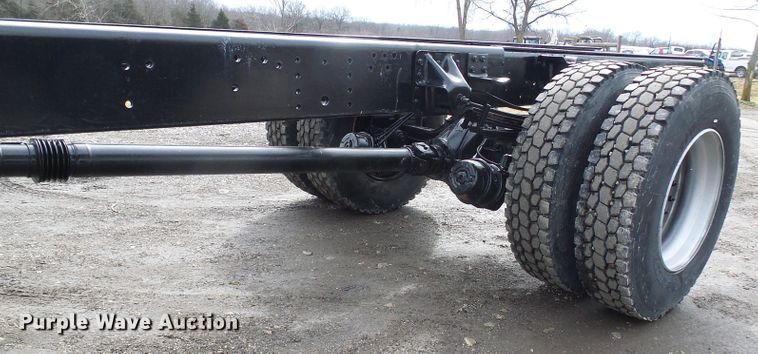 image for item DD1793 2006 Chevrolet C7500 truck cab and chassis