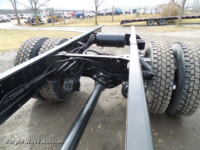 image for item DD1793 2006 Chevrolet C7500 truck cab and chassis