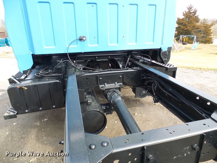image for item DD1793 2006 Chevrolet C7500 truck cab and chassis