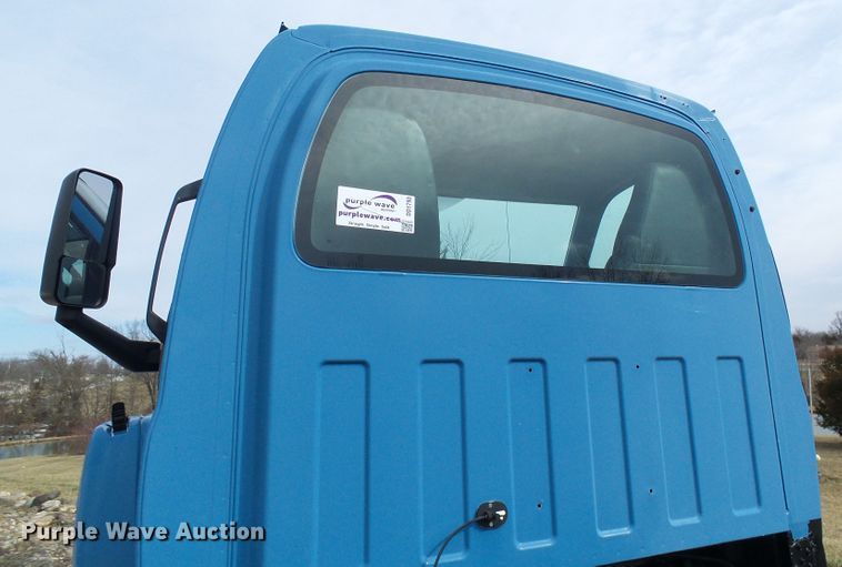 image for item DD1793 2006 Chevrolet C7500 truck cab and chassis