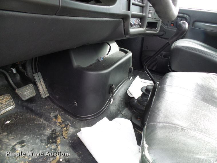 image for item DD1793 2006 Chevrolet C7500 truck cab and chassis