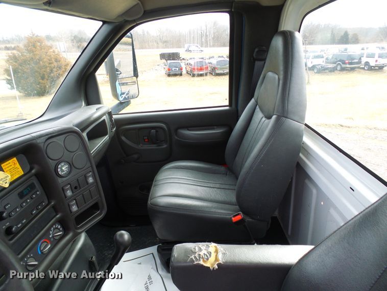 image for item DD1793 2006 Chevrolet C7500 truck cab and chassis