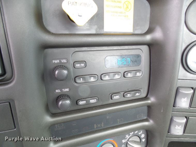 image for item DD1793 2006 Chevrolet C7500 truck cab and chassis