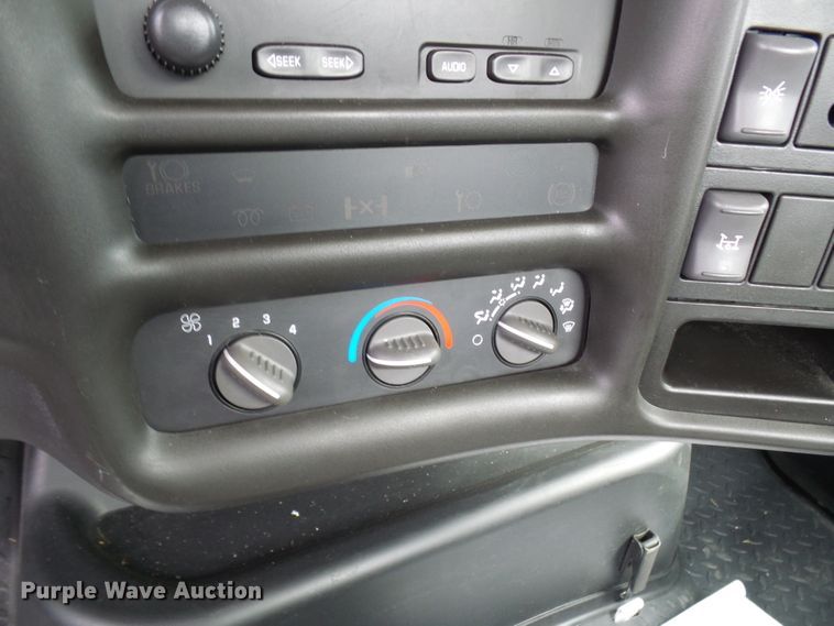 image for item DD1793 2006 Chevrolet C7500 truck cab and chassis