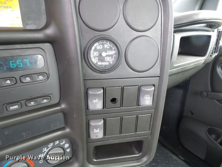 image for item DD1793 2006 Chevrolet C7500 truck cab and chassis