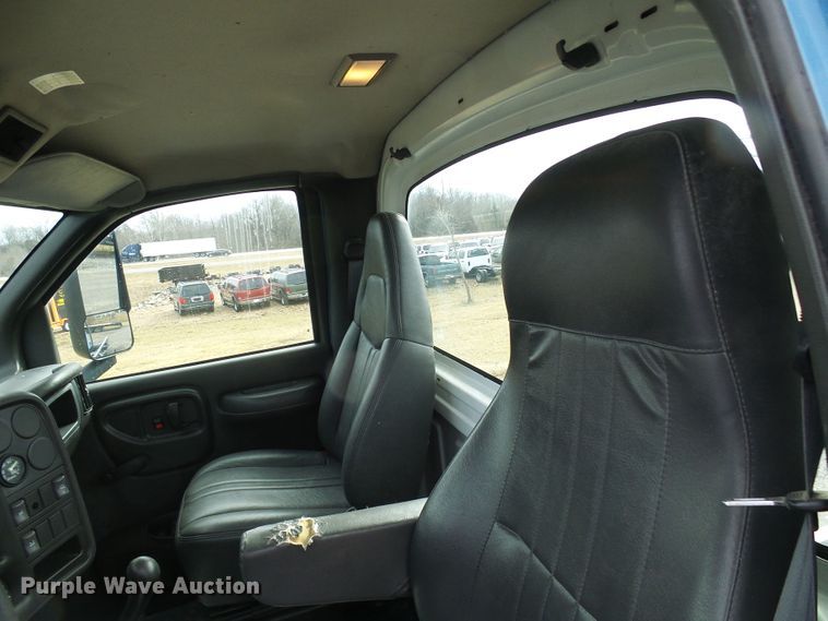 image for item DD1793 2006 Chevrolet C7500 truck cab and chassis