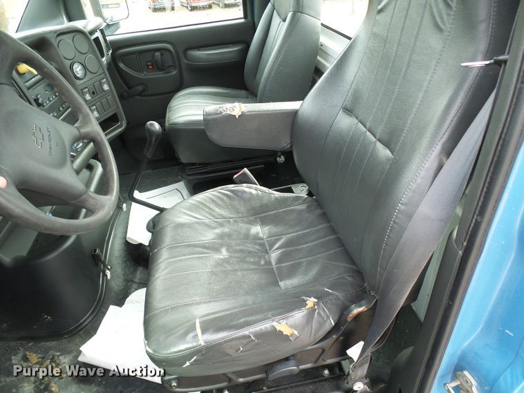 image for item DD1793 2006 Chevrolet C7500 truck cab and chassis