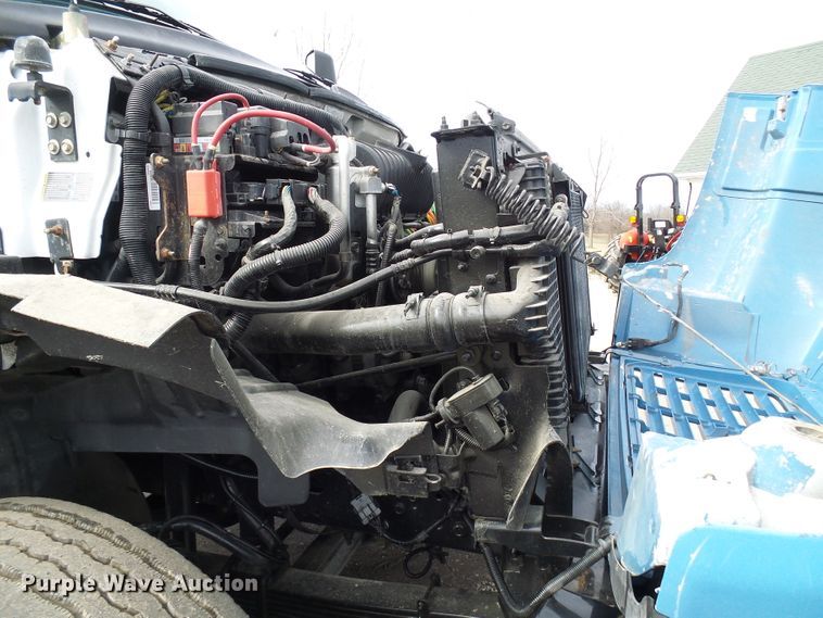 image for item DD1793 2006 Chevrolet C7500 truck cab and chassis