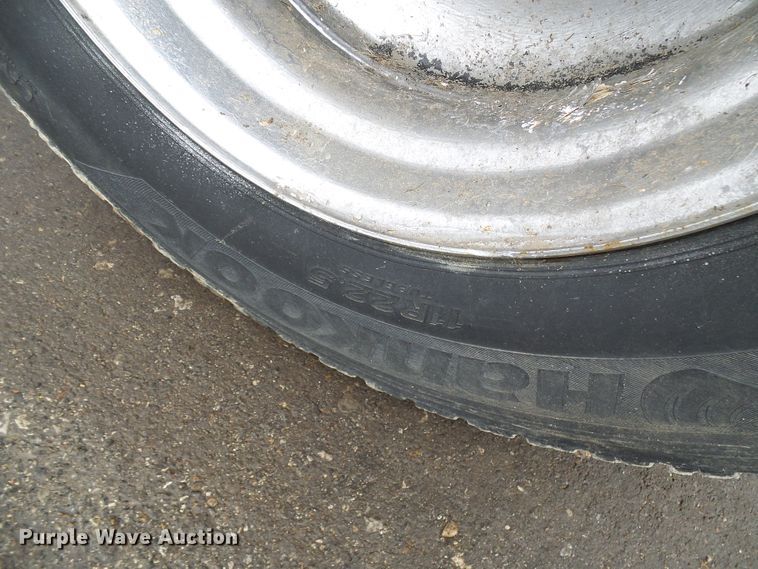 image for item DD1794 2001 International 4700 truck cab and chassis