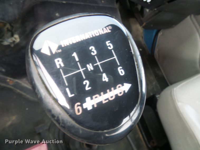 image for item DD1794 2001 International 4700 truck cab and chassis