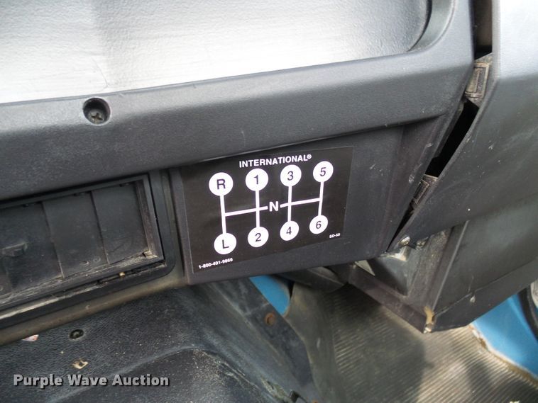 image for item DD1794 2001 International 4700 truck cab and chassis