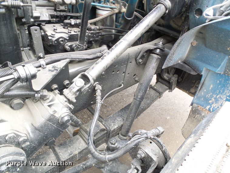 image for item DD1794 2001 International 4700 truck cab and chassis