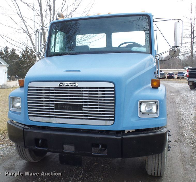 image for item DD1795 2003 Freightliner FL70 truck cab and chassis